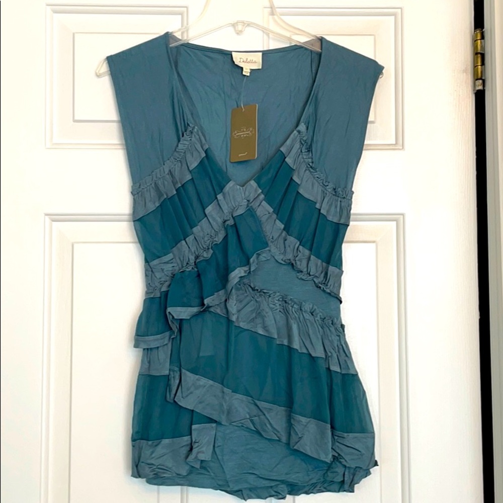 Sleeveless shirt
